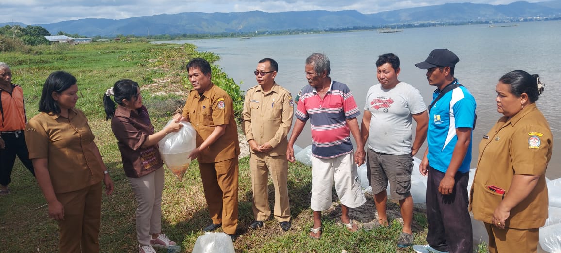Restocking Ikan di Perairan Danau Toba Kabupaten Toba