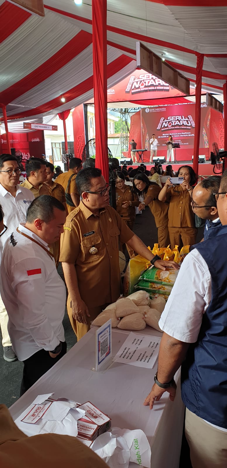 Gerakan Pangan Murah dalam rangka menjelang Nataru di Kabupaten Toba. Gerakan Pangan Murah dalam rangka menjelang Nataru di Kabupaten Toba.